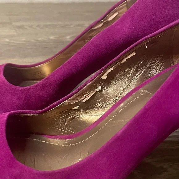 BCBG Fuchsia Heels - Picture 4 of 8